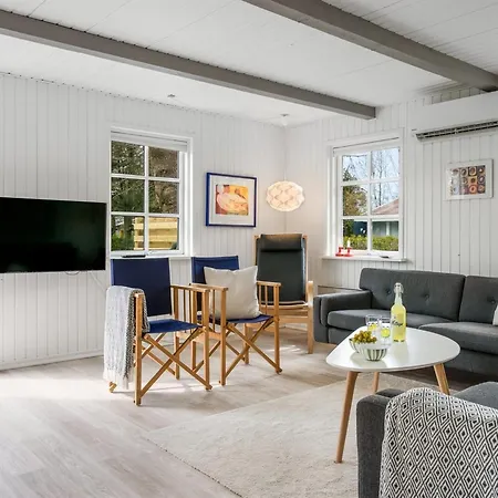 Hinrich - 750m From The Sea By Interhome * Hals