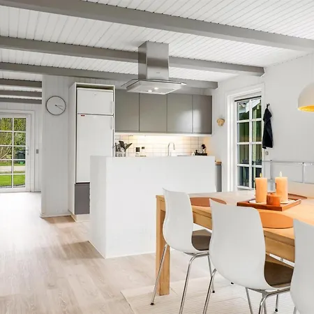 Hinrich - 750m From The Sea By Interhome Hals